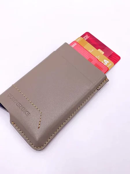 Porte-cartes anti-RFID en cuir Quintessence avec embossage